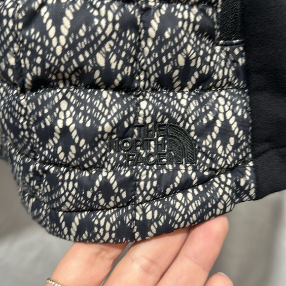 The North Face Puffer Vest Sz XL - Picture 2 of 5